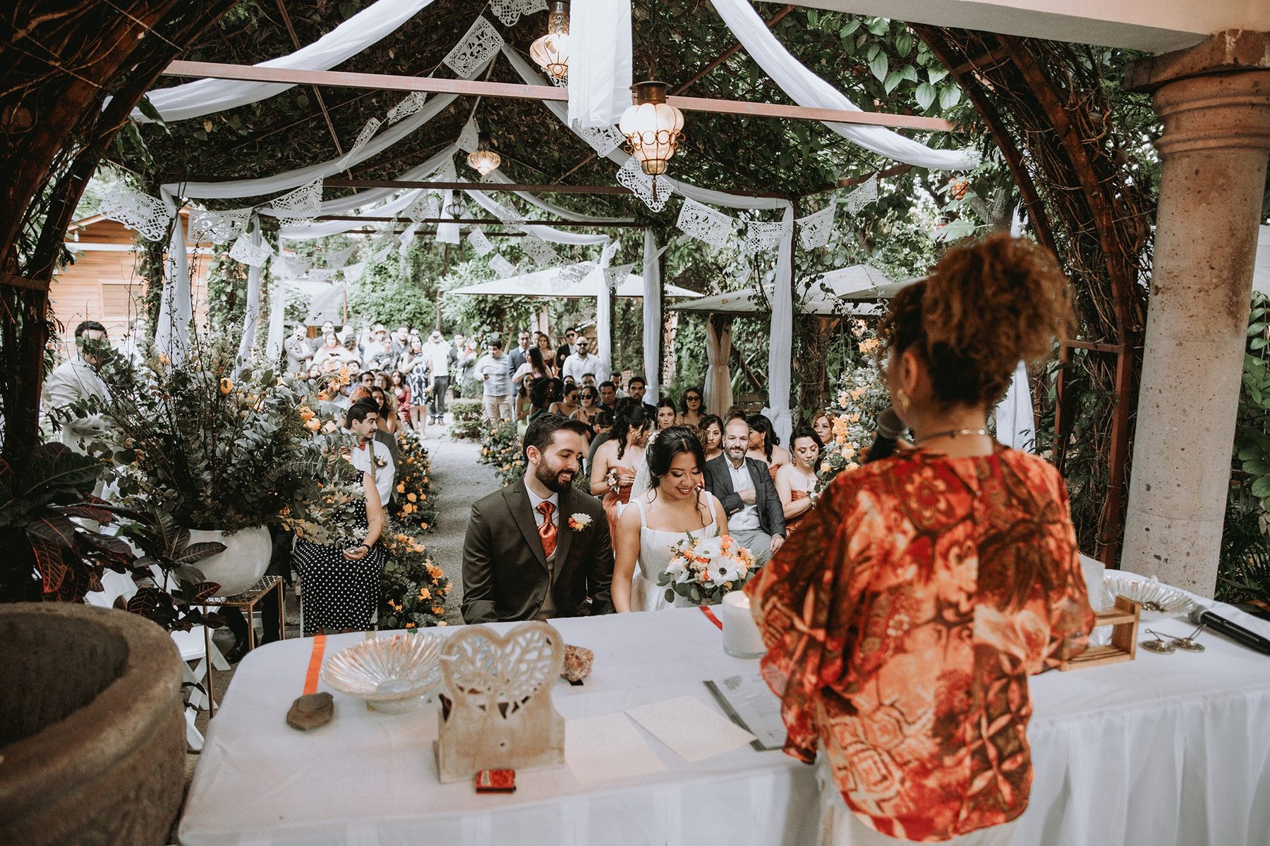 Ceremonia holística en jardín